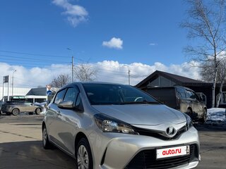 2016 Toyota Vitz III (XP130) Рестайлинг, серебристый, 775000 рублей, вид 1