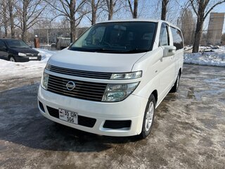 2003 Nissan Elgrand II (E51), белый, 700000 рублей, вид 1