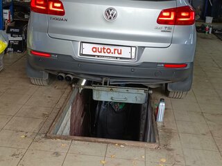 2014 Volkswagen Tiguan I Рестайлинг, серебристый, 1599900 рублей, вид 2