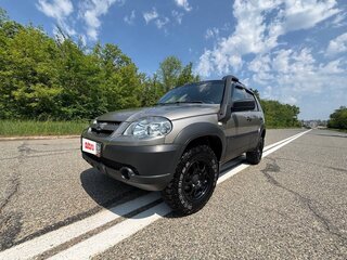 2018 Chevrolet Niva I Рестайлинг, бежевый, 920000 рублей, вид 3
