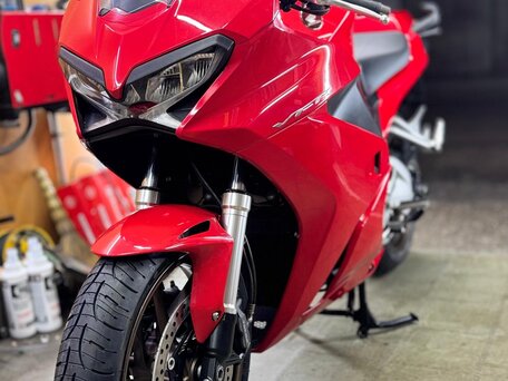 2019 Honda VFR 800, красный, 950000 рублей, вид 1
