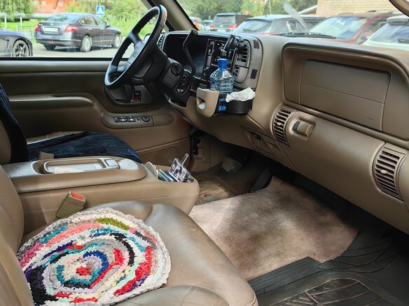 1997 GMC Suburban, красный, 1999999 рублей - вид 8