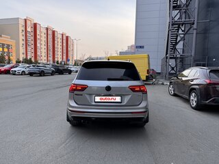 2018 Volkswagen Tiguan II, серебристый, 3000000 рублей, вид 5