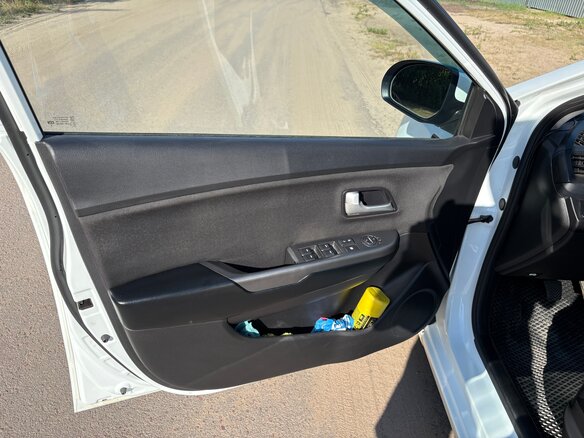 2015 Kia Rio III Рестайлинг, белый - вид 15