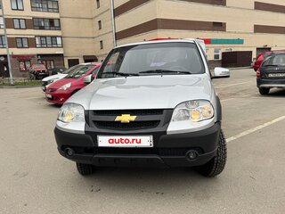 2013 Chevrolet Niva I Рестайлинг, серебристый, 750000 рублей, вид 2