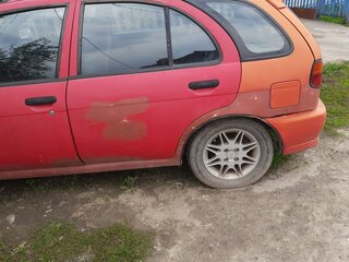 1997 Nissan Almera I (N15), красный, 30000 рублей, вид 3