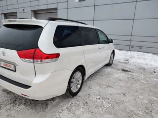 2010 Toyota Sienna III, белый, 1500000 рублей, вид 5
