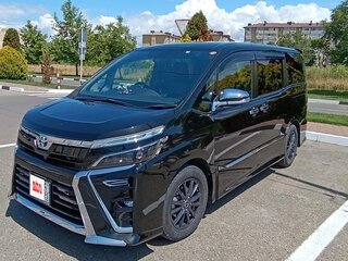 2021 Toyota Voxy III (R80) Рестайлинг, чёрный, 3100000 рублей, вид 1