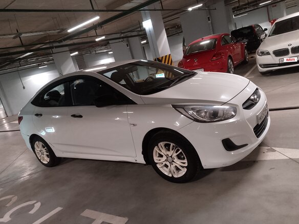 2012 Hyundai Solaris I, белый, 999999 рублей - вид 2