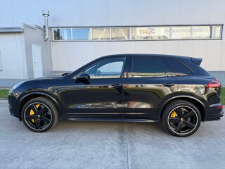 2015 Porsche Cayenne Turbo S II Рестайлинг (958), чёрный, 5600000 рублей, вид 4