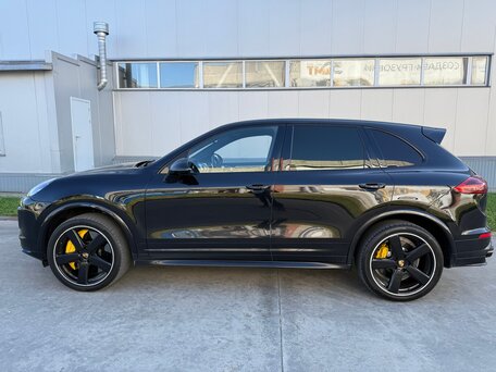 2015 Porsche Cayenne Turbo S II Рестайлинг (958), чёрный, 5600000 рублей, вид 4