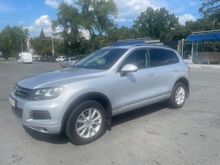 2014 Volkswagen Touareg II, серебристый, 2290000 рублей, вид 1