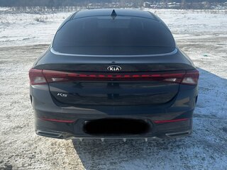 2020 Kia K5 III, синий, 2750000 рублей, вид 3