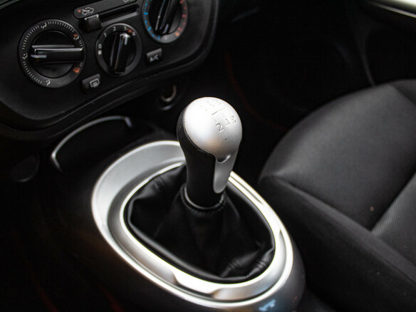 2011 Nissan Juke I, красный - вид 15