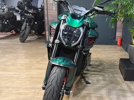 2024 Ducati Diavel V4, зелёный, 6950000 рублей, вид 4