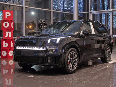 Lynk & Co 900