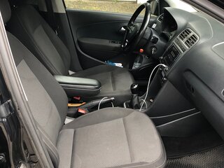 2018 Volkswagen Polo V Рестайлинг, чёрный, 850000 рублей, вид 5