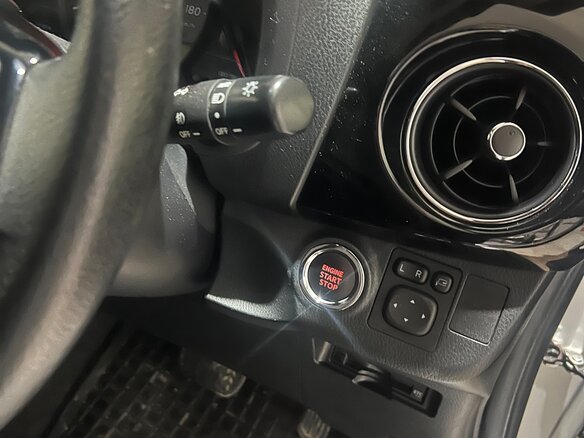 2019 Toyota Vitz III (XP130) Рестайлинг 2, серебристый, 1230000 рублей - вид 13