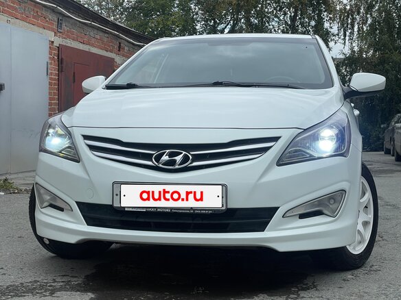 2015 Hyundai Solaris I Рестайлинг, белый, 1500000 рублей - вид 3