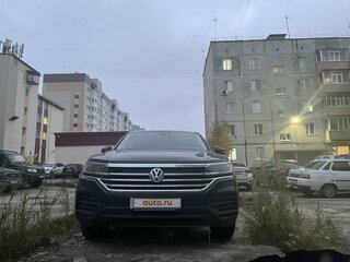 2019 Volkswagen Touareg III, чёрный, 5500000 рублей, вид 3