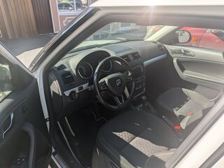 2016 Skoda Yeti I Рестайлинг, белый, 1050000 рублей, вид 4