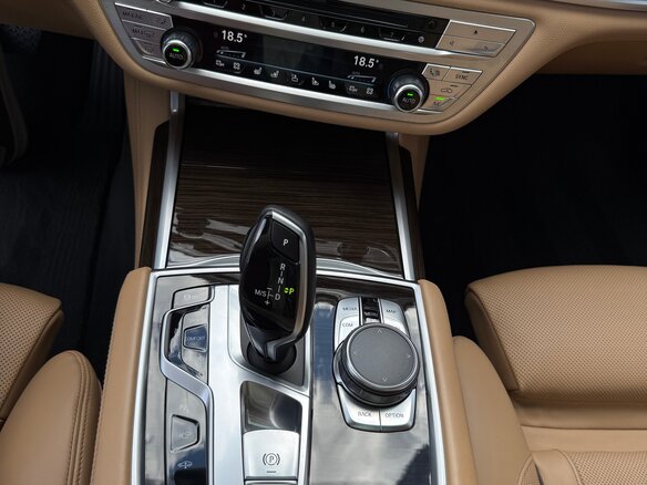 2016 BMW 7 серии 750i xDrive VI (G11/G12), чёрный, 3400000 рублей - вид 21