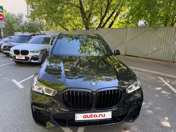 2021 BMW X5 30d IV (G05/G18), чёрный, 10810000 рублей - вид 1