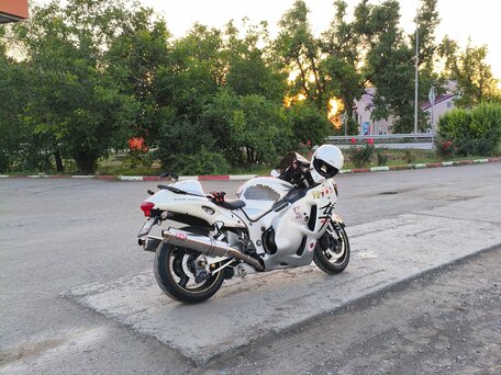2002 Suzuki GSX 1300 R Hayabusa, белый, 450000 рублей, вид 3