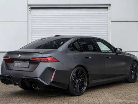 2025 BMW M5 VII (G90), серый, 26000000 рублей, вид 4