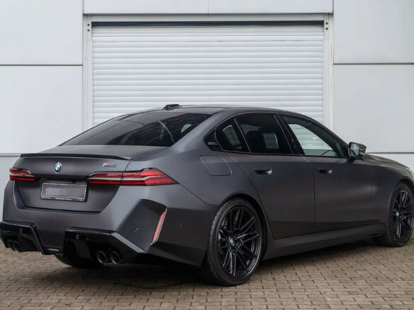 2025 BMW M5 VII (G90), серый, 26000000 рублей - вид 3