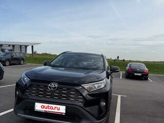 2021 Toyota RAV4 V (XA50), чёрный, 3290000 рублей, вид 3