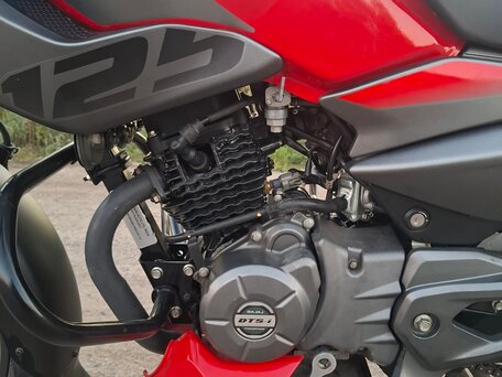 2022 Bajaj Pulsar NS 125, красный, 120000 рублей, вид 5
