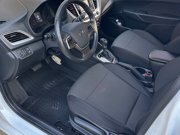 2020 Hyundai Solaris II, белый, 2000000 рублей - вид 2