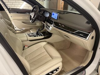 2015 BMW 7 серии Long 750Li xDrive VI (G11/G12), белый, 3300000 рублей, вид 5