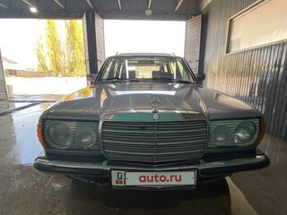 1981 Mercedes-Benz W123 240, серый, 650000 рублей, вид 1