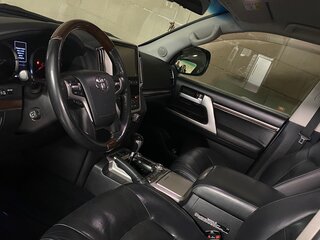 2017 Toyota Land Cruiser 200 Series Рестайлинг 2, чёрный, 6300000 рублей, вид 3
