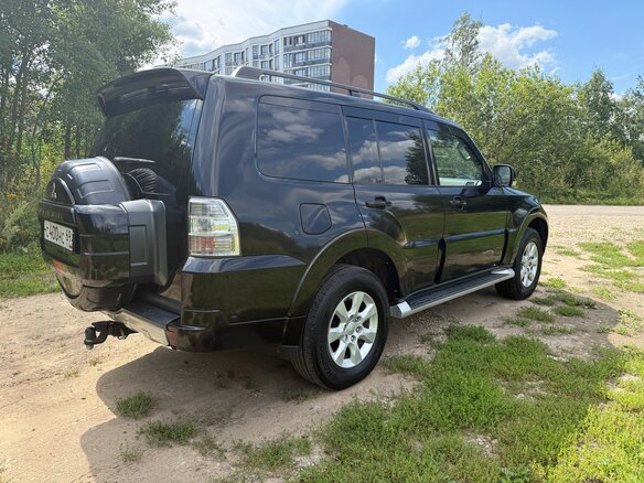 2012 Mitsubishi Pajero IV Рестайлинг 1, чёрный - вид 4