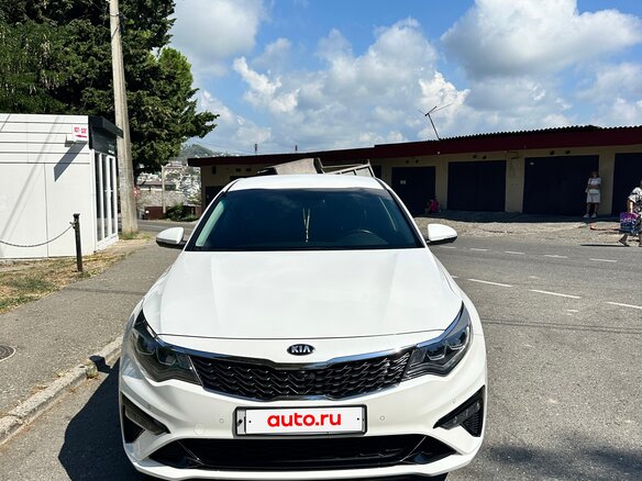 2019 Kia Optima IV Рестайлинг, белый, 2100000 рублей - вид 2