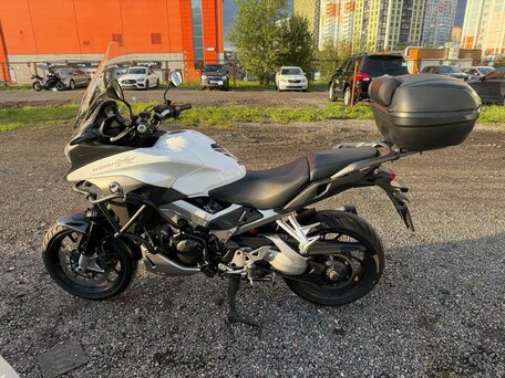2014 Honda VFR 800X (Crossrunner), белый, 750000 рублей, вид 1