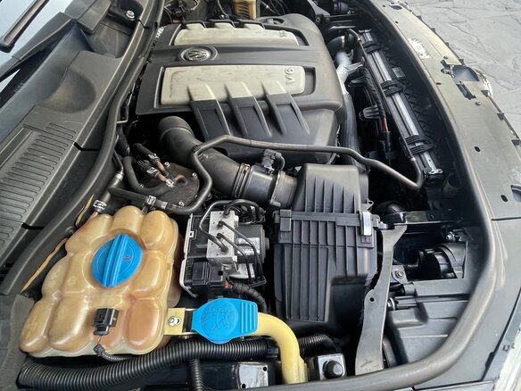 2010 Volkswagen Touareg II, чёрный, 1485000 рублей - вид 13