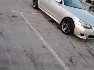 2007 BMW 5 серии 535xi V (E60/E61) Рестайлинг, серебристый, 1400000 рублей, вид 4