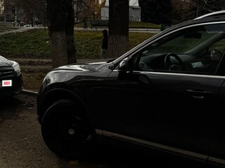2011 Volkswagen Touareg II, чёрный, 1850000 рублей, вид 2