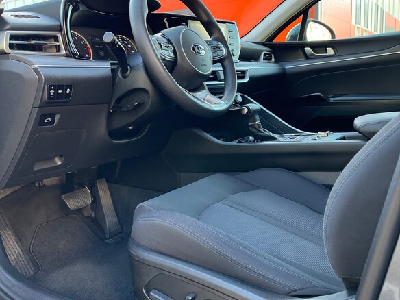 2020 Kia K5 III, серый, 2350000 рублей - вид 17