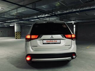 2016 Mitsubishi Outlander III Рестайлинг 2, белый, 2200000 рублей, вид 3