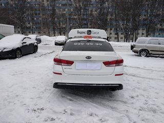 2019 Kia Optima IV Рестайлинг, белый, 1400000 рублей, вид 3