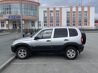 2012 Chevrolet Niva I Рестайлинг, серебристый, 515000 рублей, вид 1