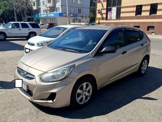 2013 Hyundai Solaris I, бежевый, 369000 рублей, вид 2