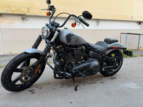 2024 Harley-Davidson Street Bob, серый, 1290000 рублей, вид 2
