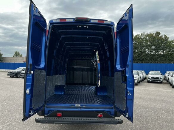 2024 Iveco Daily, синий, 4590000 рублей - вид 4