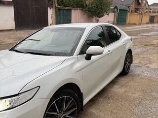 2021 Toyota Camry VIII (XV70) Рестайлинг, белый, 2350000 рублей, вид 4